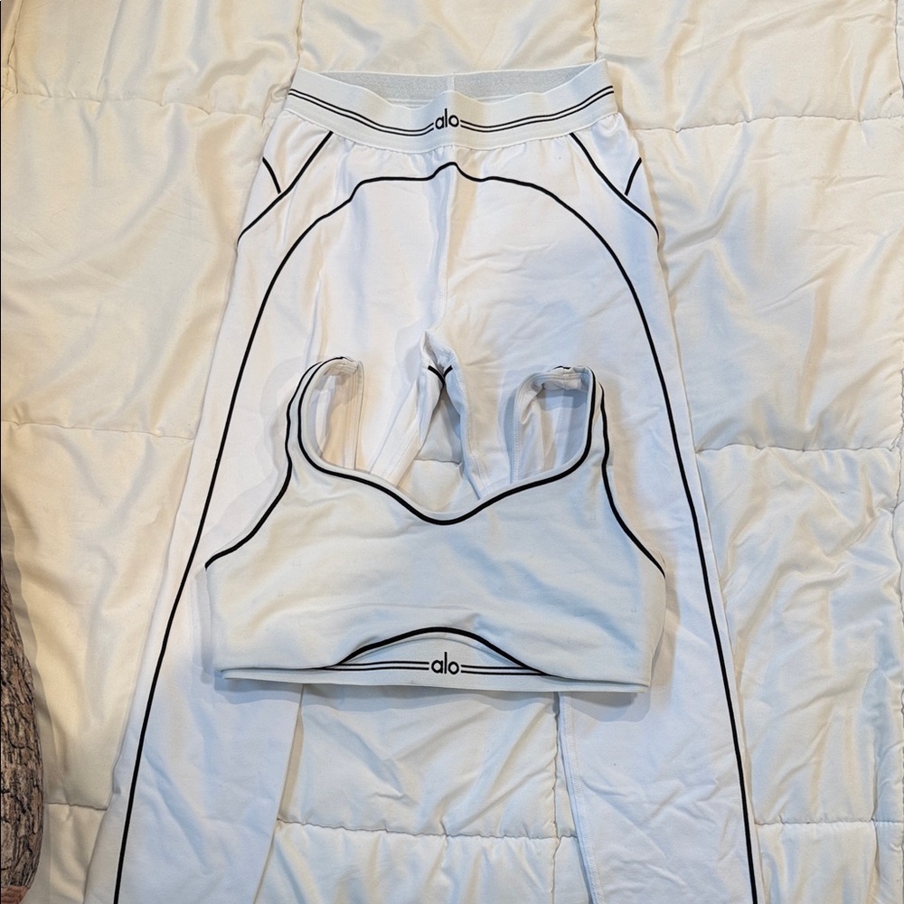 ALO Heart Throb set in white